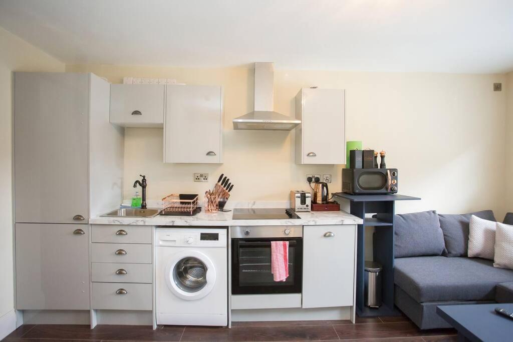 Stylish-1 Bedroom Flat Close To Beach Apartment