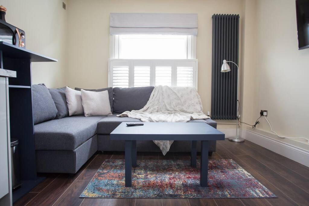Stylish-1 Bedroom Flat Close To Beach Apartment